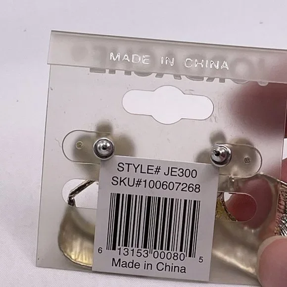 E31- Jordache Silver tone pierced earrings with hearts - Picture 4 of 4